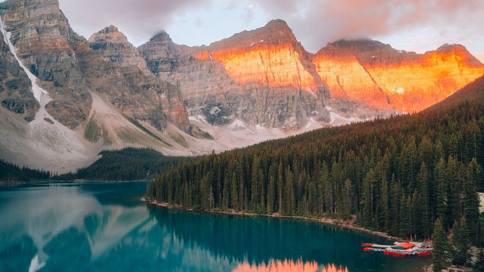 moraine lake sunrise shoreline mountains ten peaks