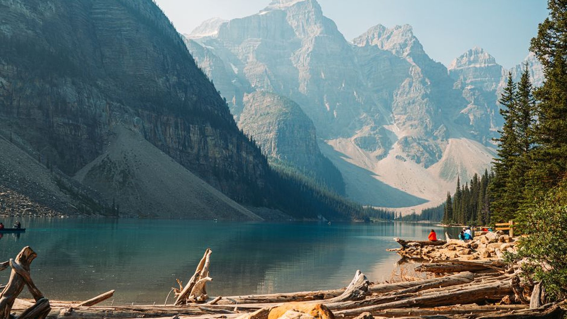 moraine lake summer crowds tourist season hiking t