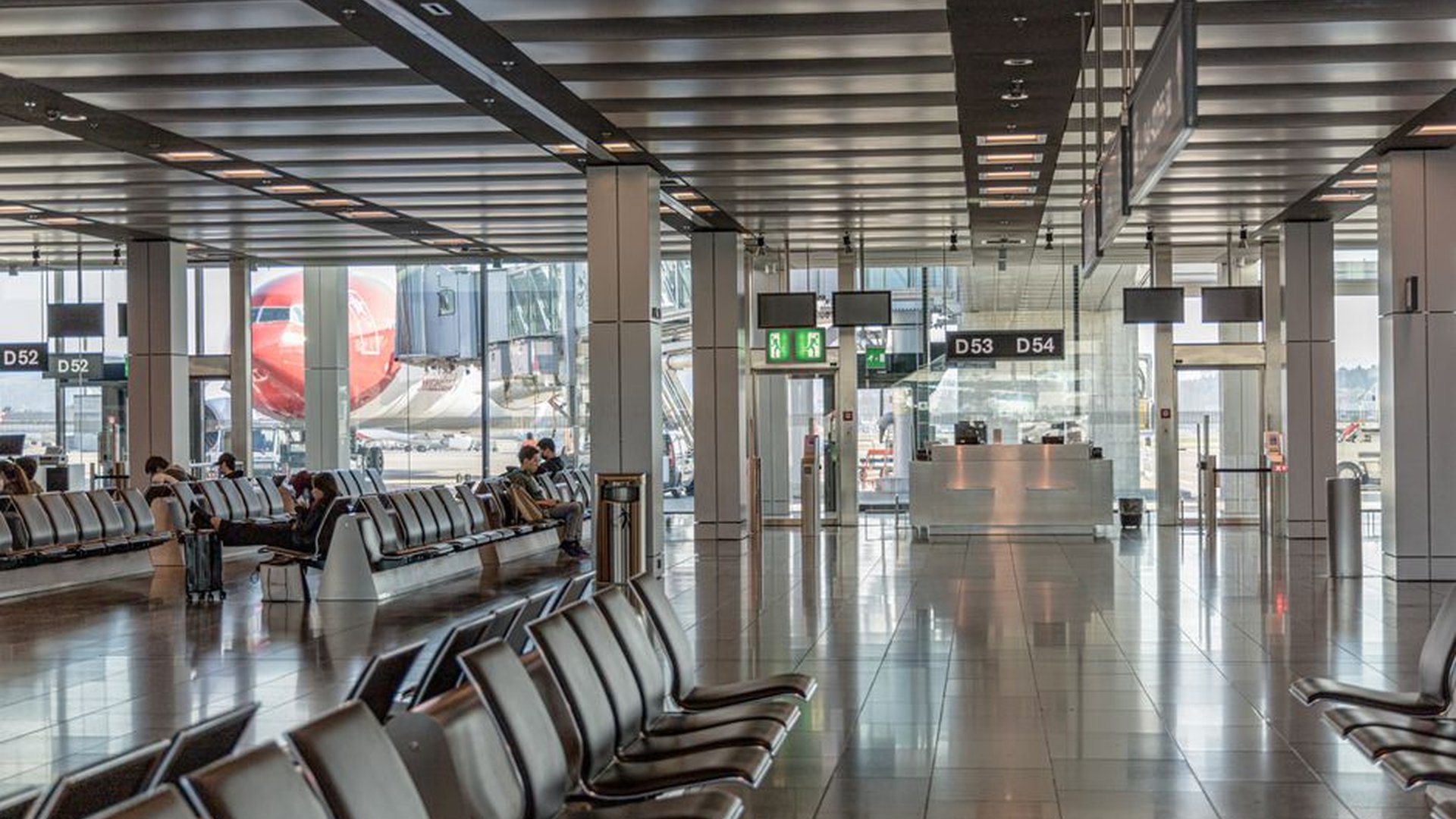 Faro airport terminal departure lounge boarding pa