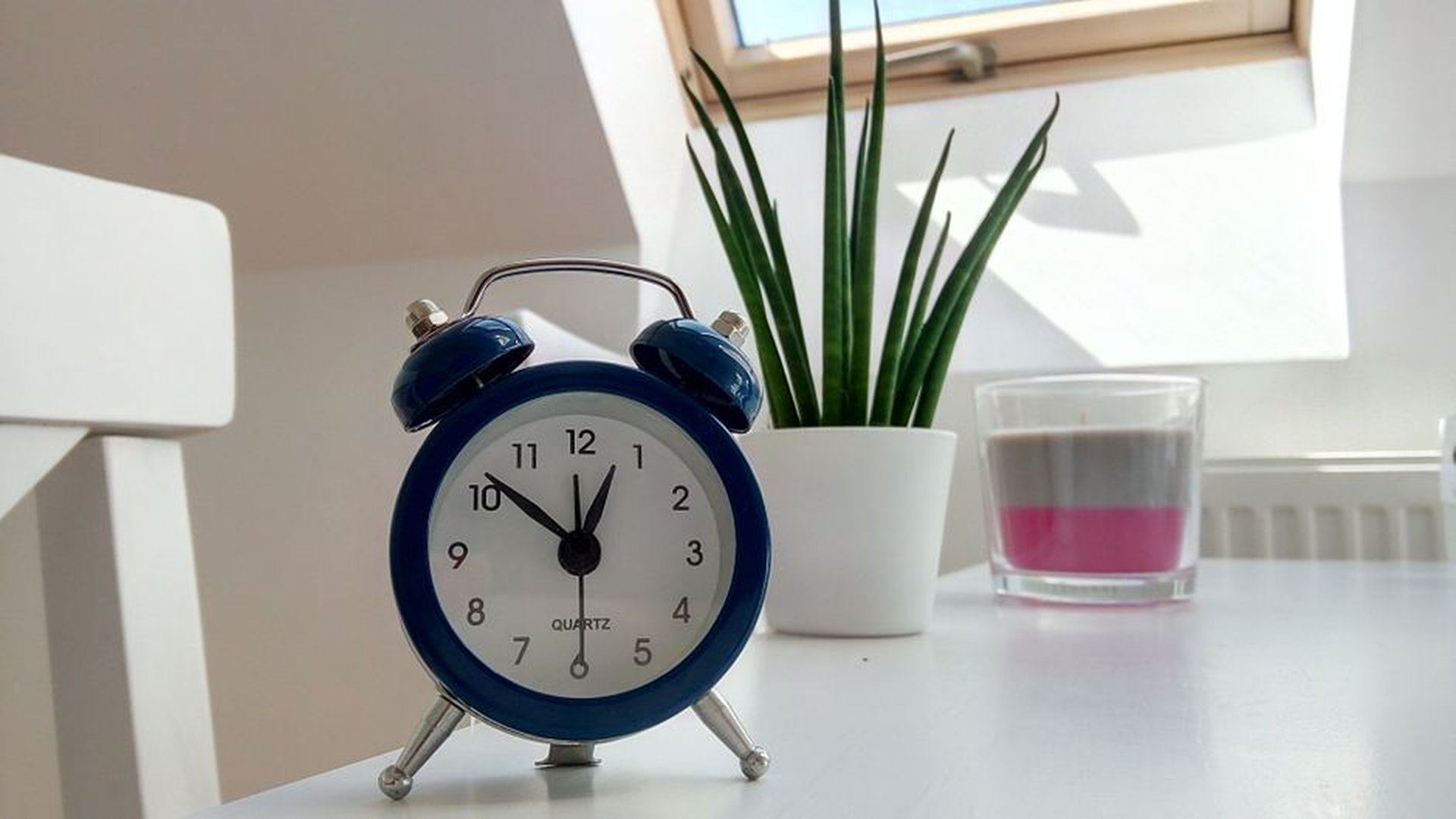 sunrise Sydney skyline alarm clock local time trav
